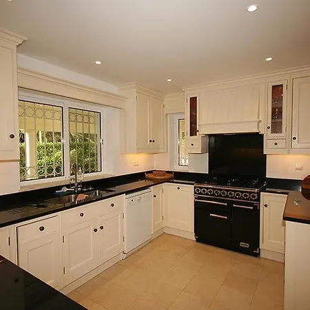 וילה Sleeps 8 Pool Wifi T480154 *